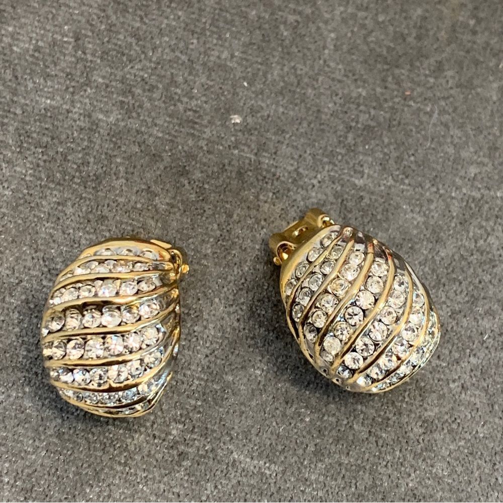 1980S gilt & crystal rhinestone chunky huggie hoop earrings by christian dior